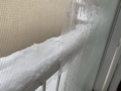 洗剤が凍る　窓清掃
