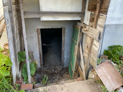 地下への出入り口